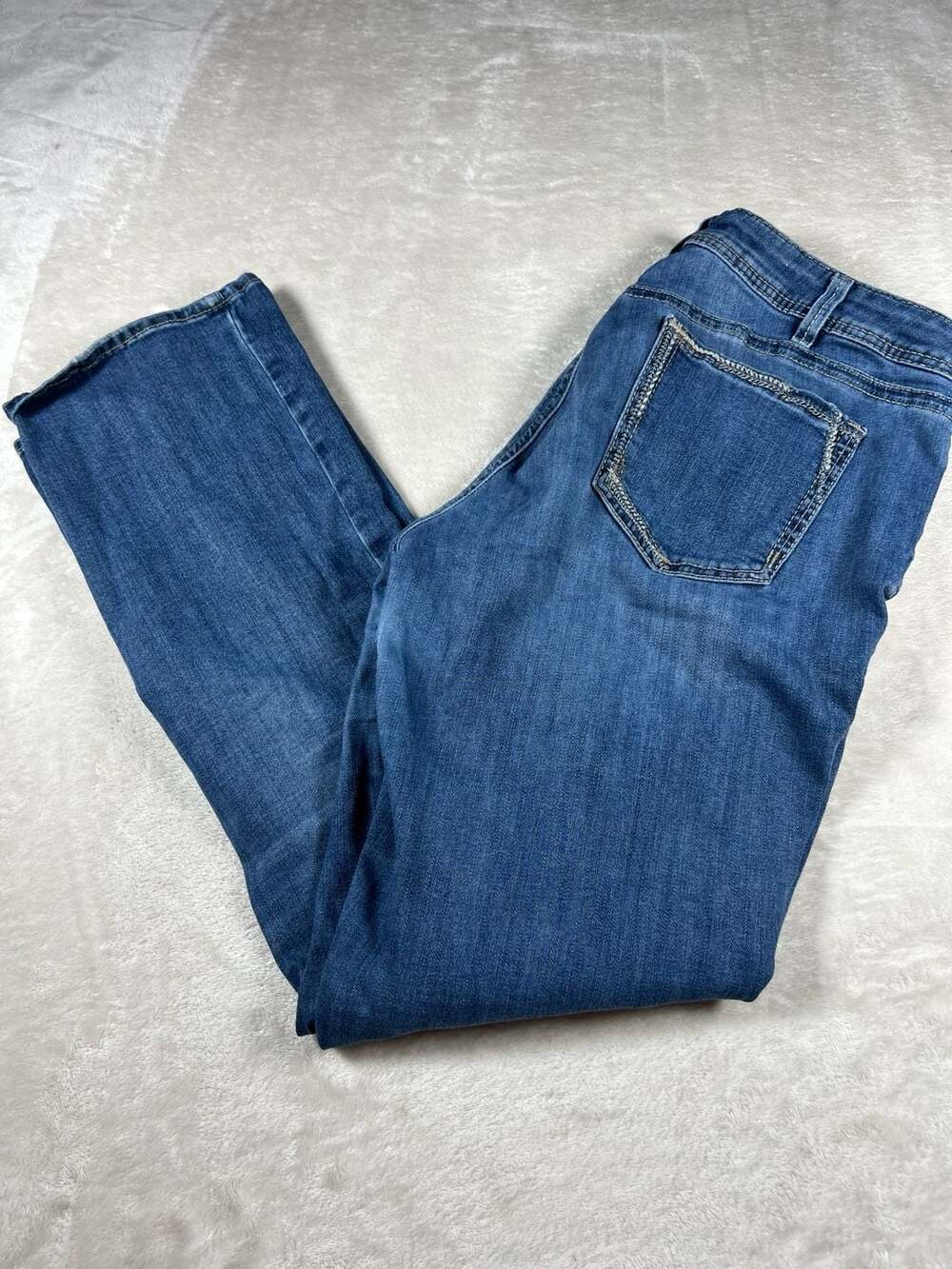 Silver Jeans Elyse Slim Boot Size W32/L31 Blue Denim Distressed Jeans